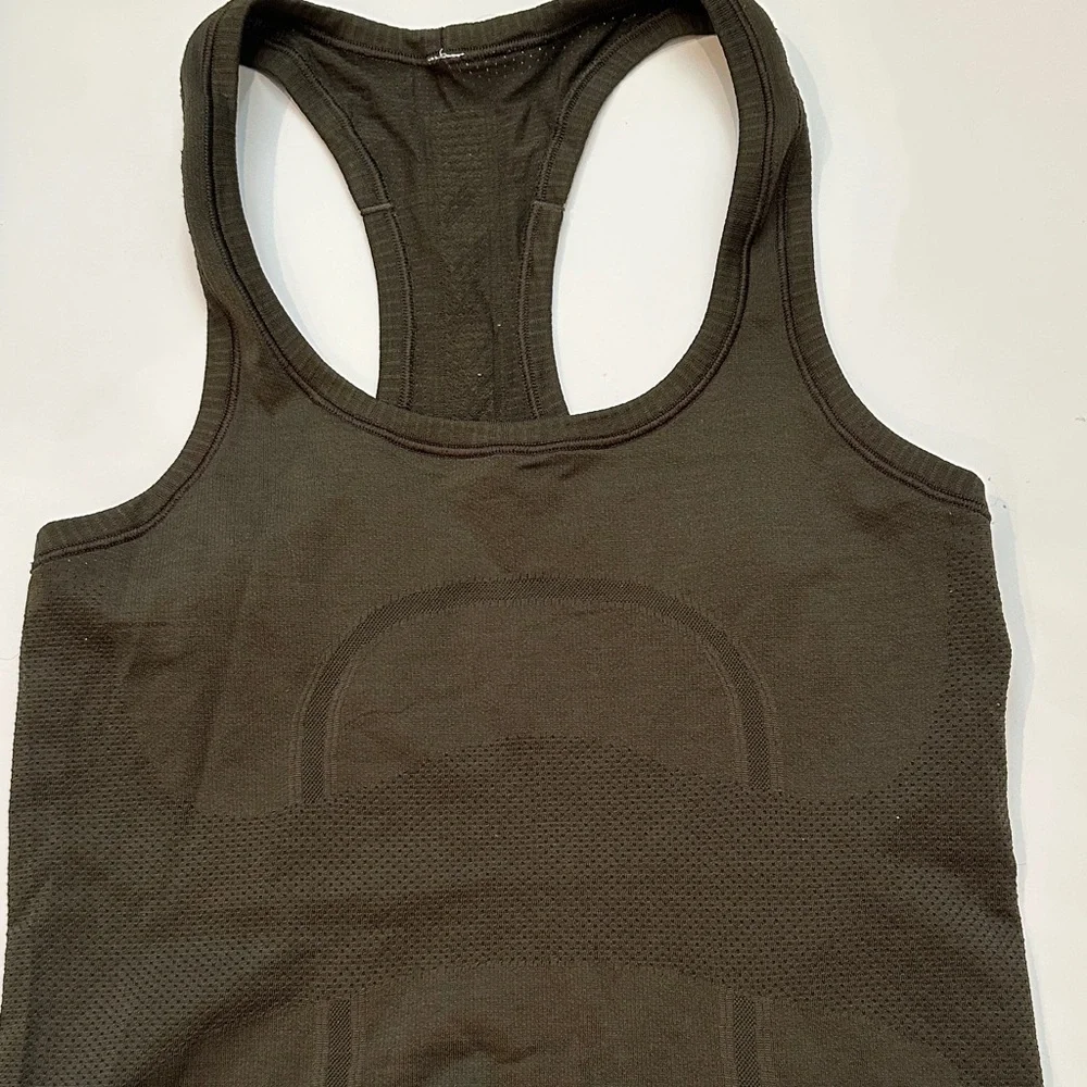 lululemon athletica stylish dark